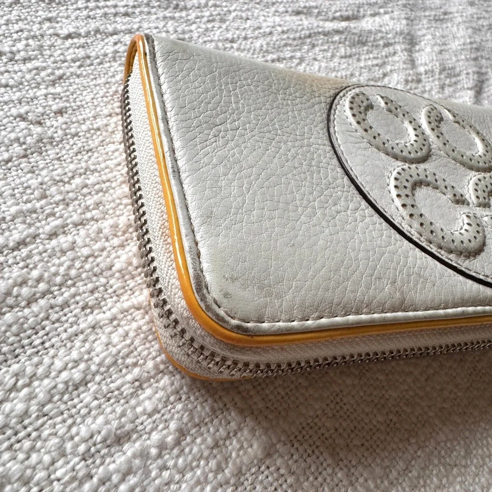 Coach White/Yellow Pebbled‎ Leather Zip Around Wallet 2000s Embossed Logo Design